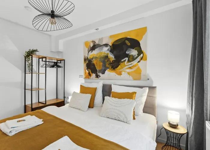 Stylisches 2-Zimmer Ambient Apartment In Alsternaehe Mit Kingsize-Bett & Schlafsofa