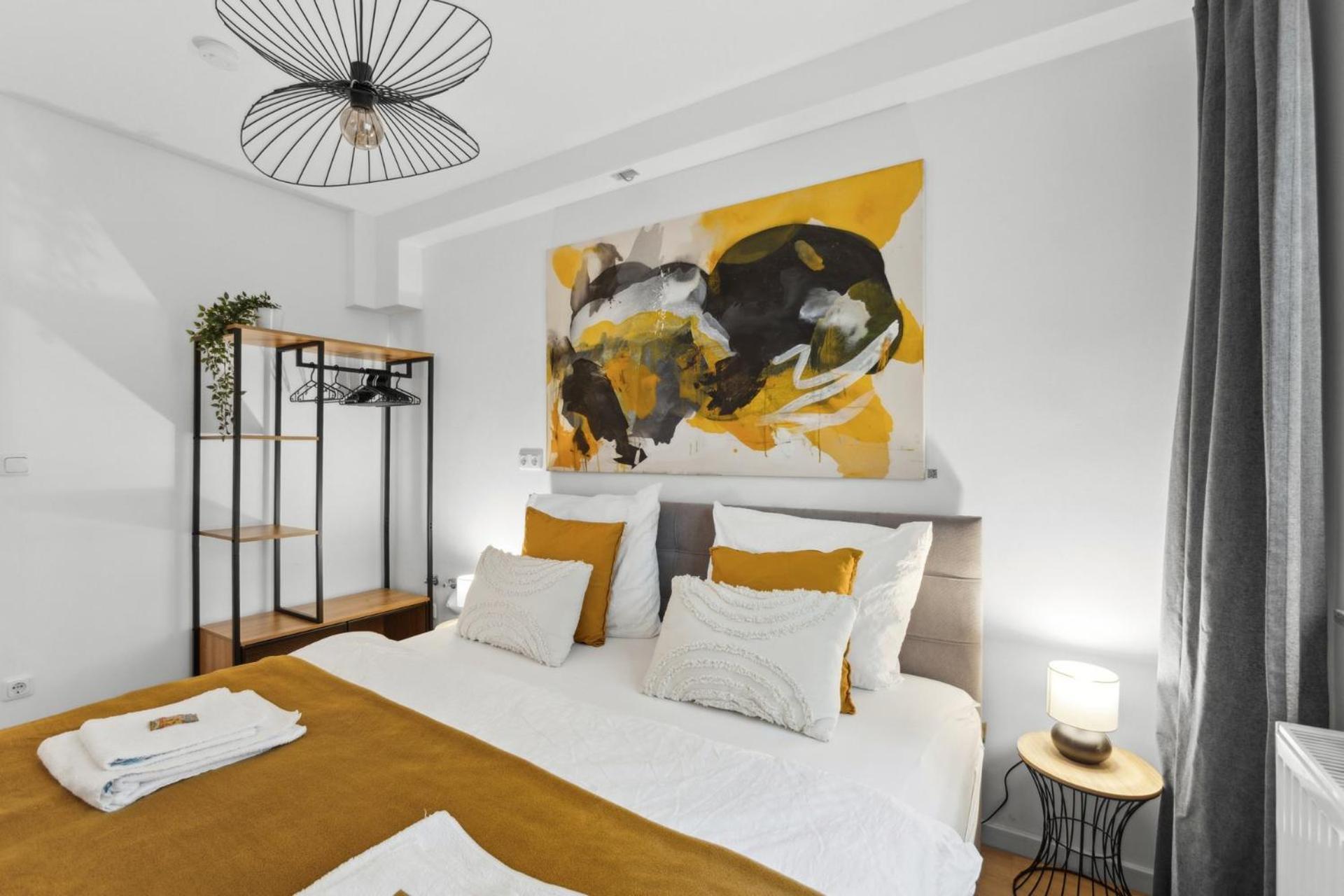Stylisches 2-zimmer Ambient In Alsternaehe Mit Kingsize-bett & Schlafsofa